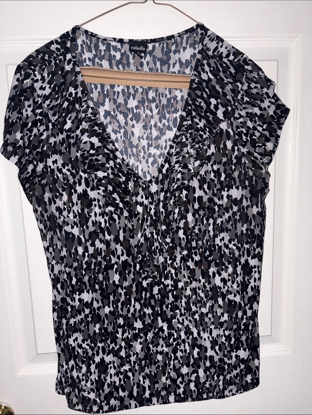 Rafaella Black & White Abstract V-Neck Ruffle Sleeve Blouse